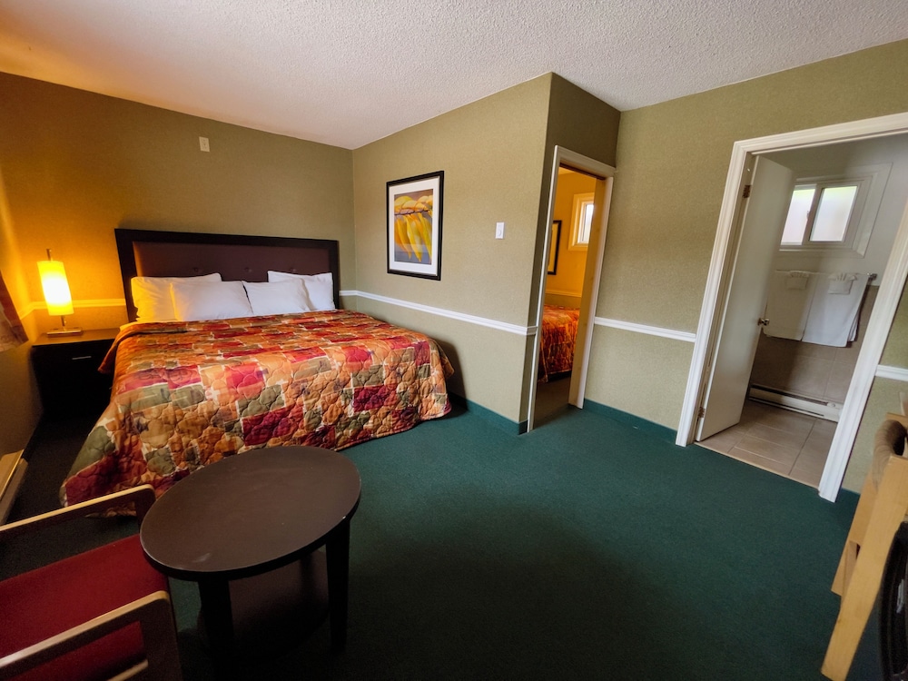 Adams Motel - Image 5