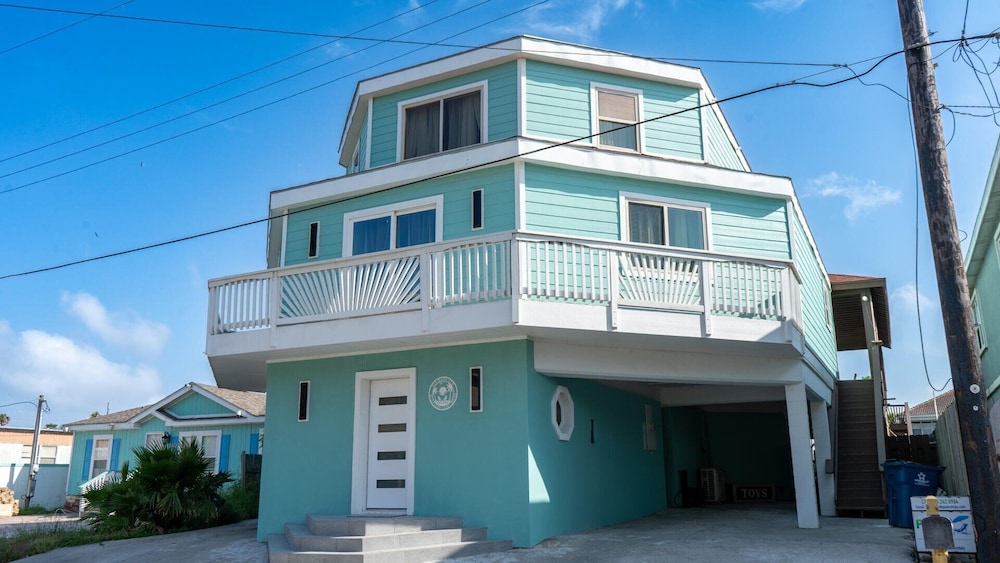 Blizzard's Lighthouse 4 Bedroom Home
