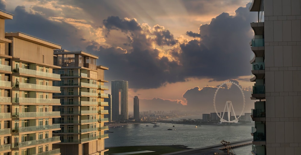 LUX The Beach Vista Dubai Eye View Suite