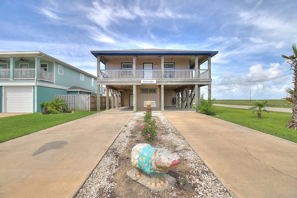 Spacious & Pet Friendly + Game Room Sleeps 10
