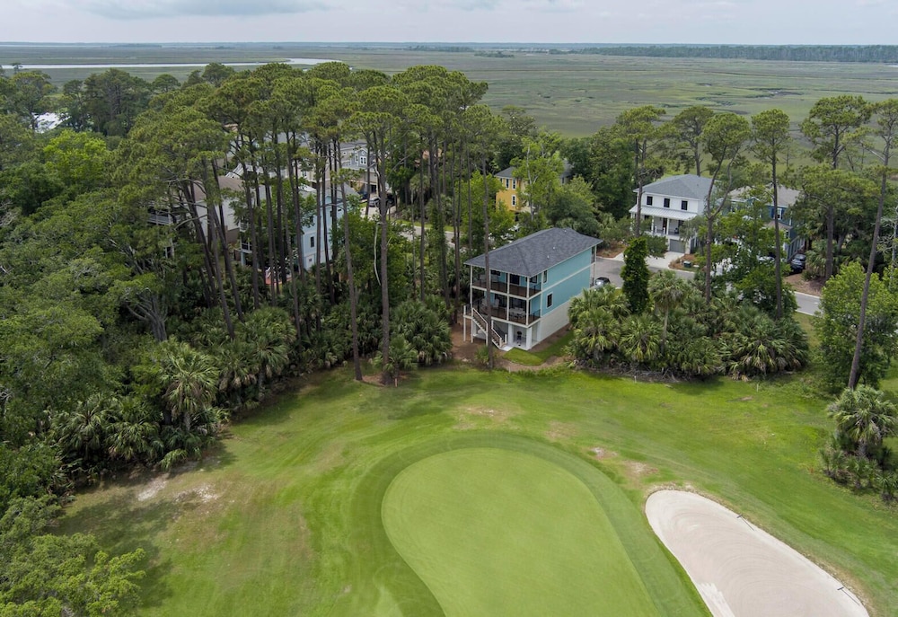 Experience Modern Coastal Living in This Beautifully Designed 4-bed, 4-bath Home