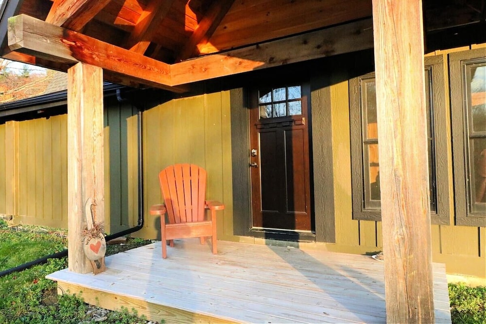 Smokey Valley Lodge 2 Bedroom Home by Redawning view 5