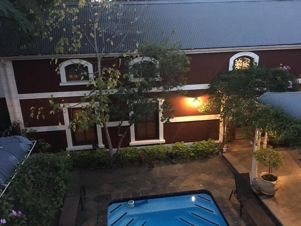 Roosenwijn Guest House