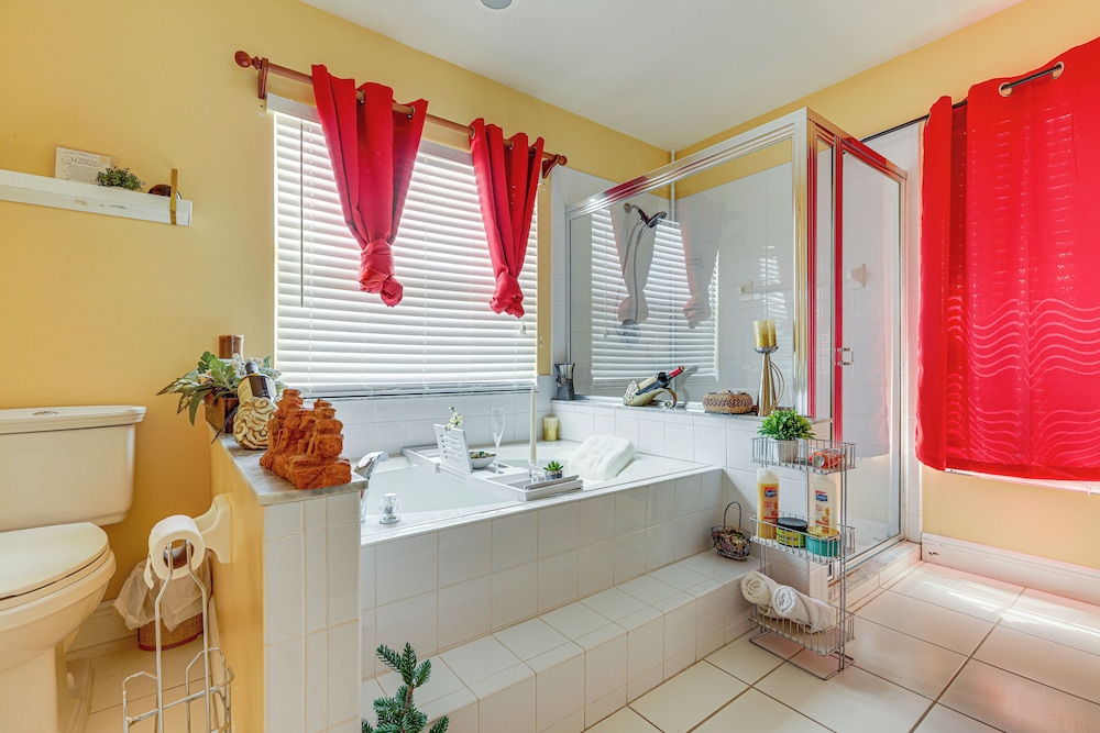 Screened Patio & Hot Tub: Port St Lucie Home!