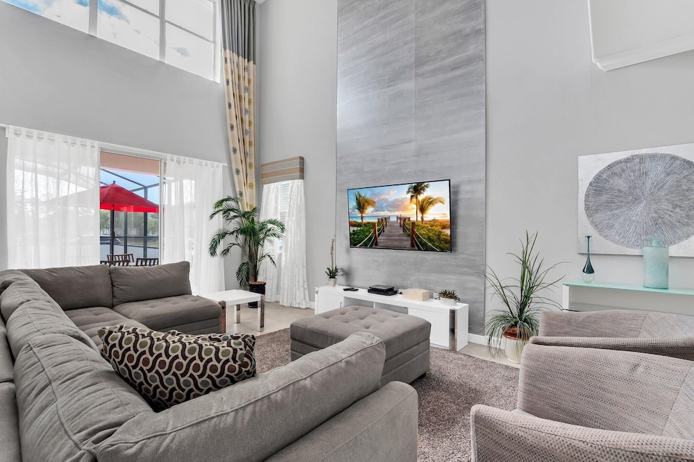 9008 PM - 5BD Serenity Villa: A Paradise Retreat