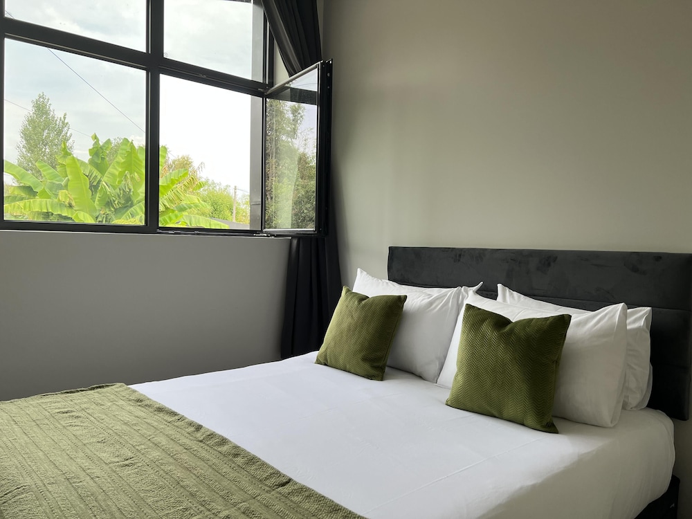 River View Guest House, Jacuzzi, Boat, Fire Hire view 2