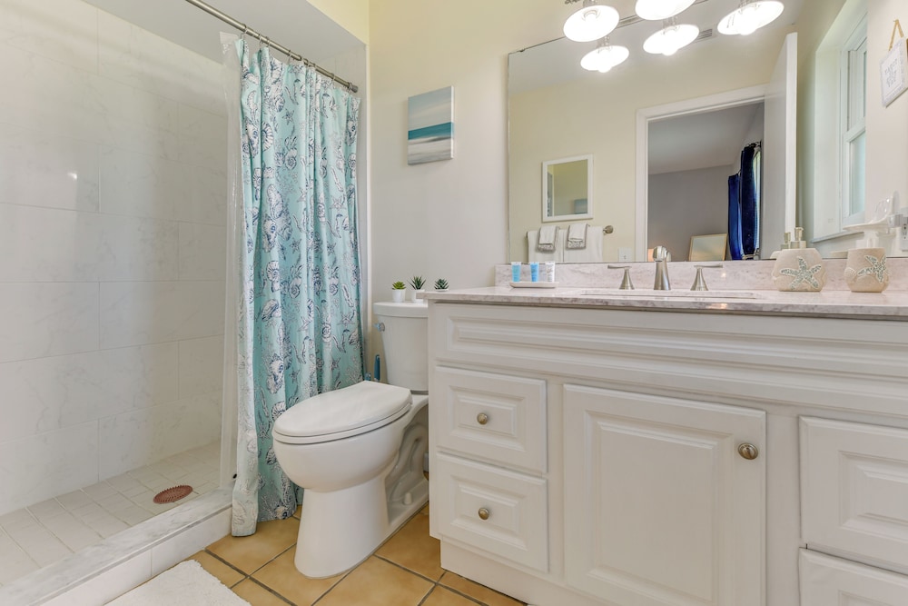 Beach Gear Provided! Cozy Family Home in Bradenton