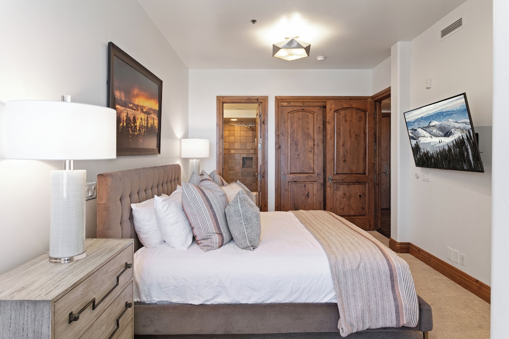 Grand Lodge - Penthouse #505 - Ski-in/ski-out 5 Bedroom Condo
