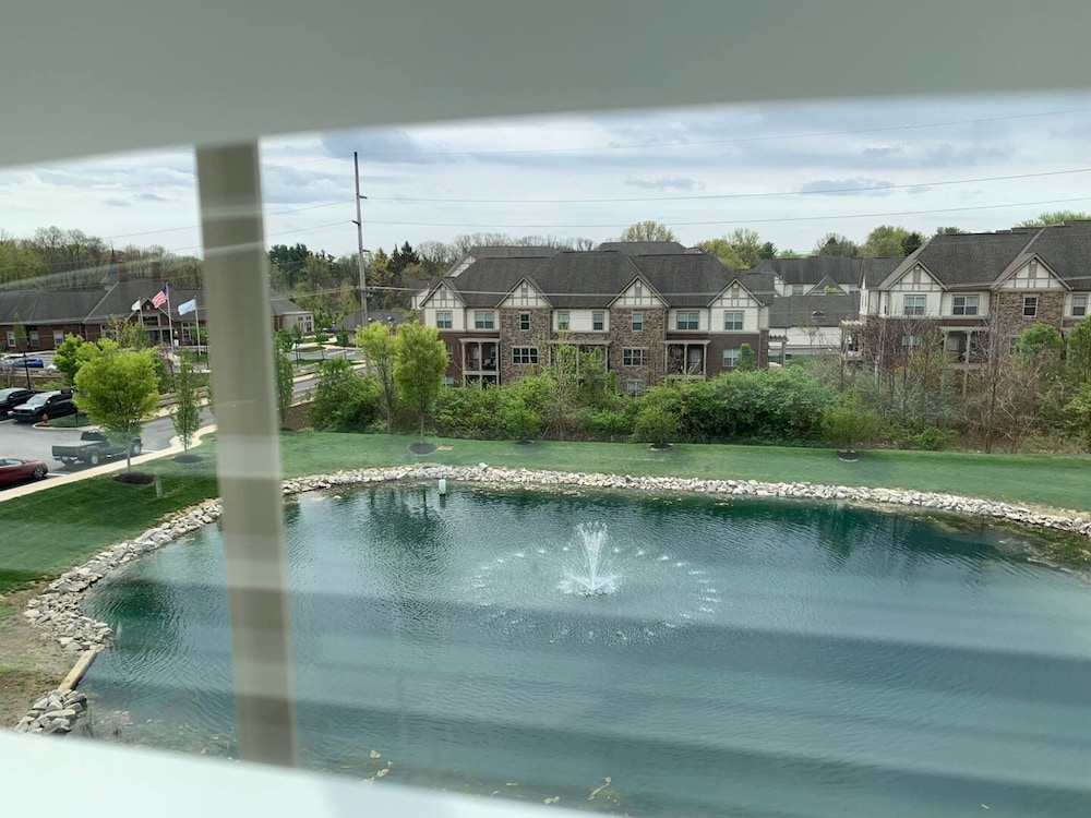 Top Floor Water View King Bed Pool Gym