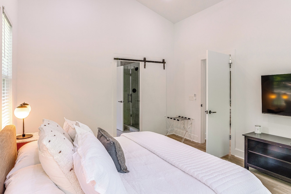 Sleek Tennessee Retreat: 2 Mi to Center Hill Lake! view 2
