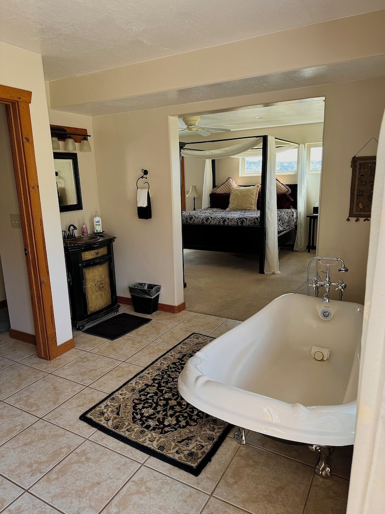 SLOT CANYONS INN