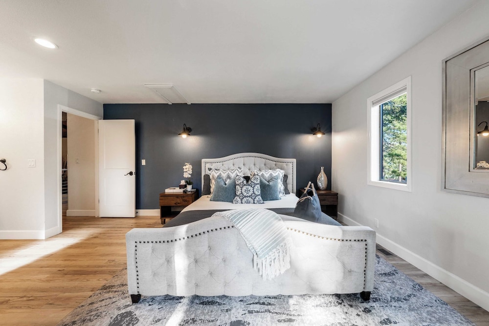 Geraldine Drive by Avantstay Hot Tub, Views, Walk to Trails + Game Room