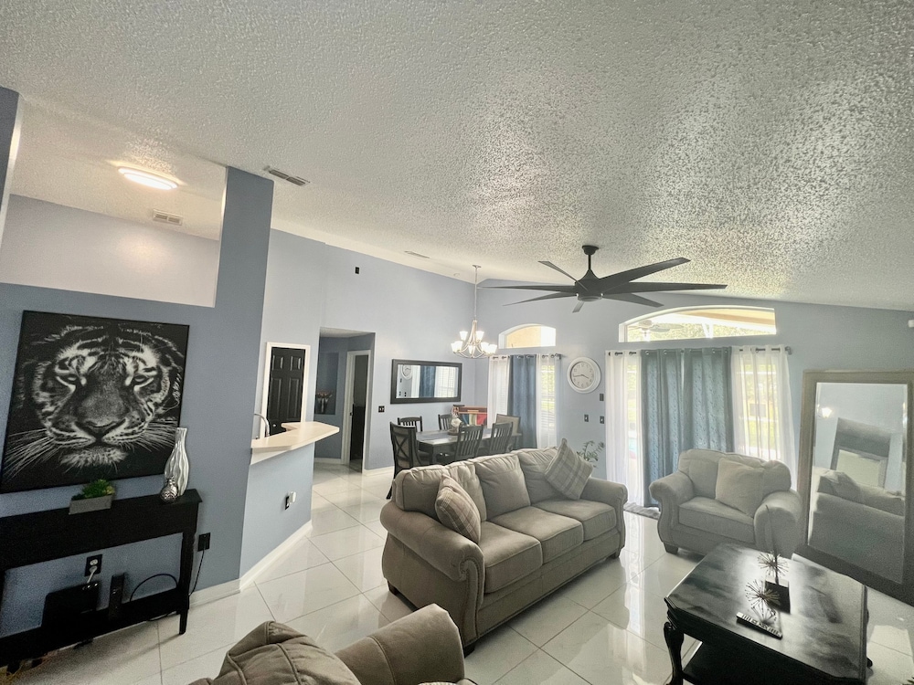 Residential Westbury 4BR Pool Home Near Disney Parks