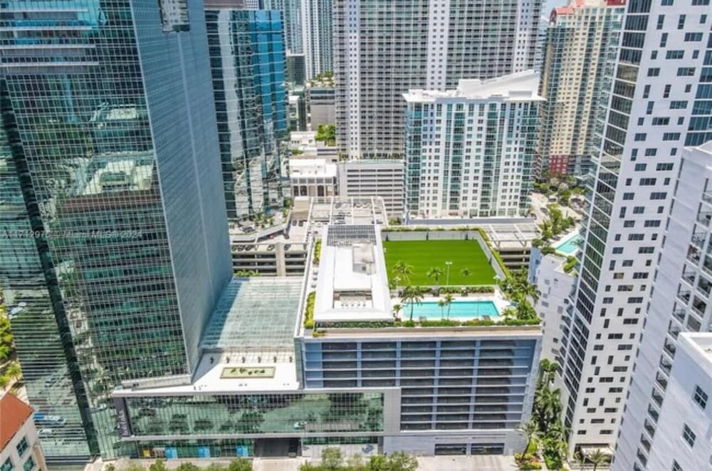 Brickell Floor 31 Sea View-Free Parking by Palermo Home