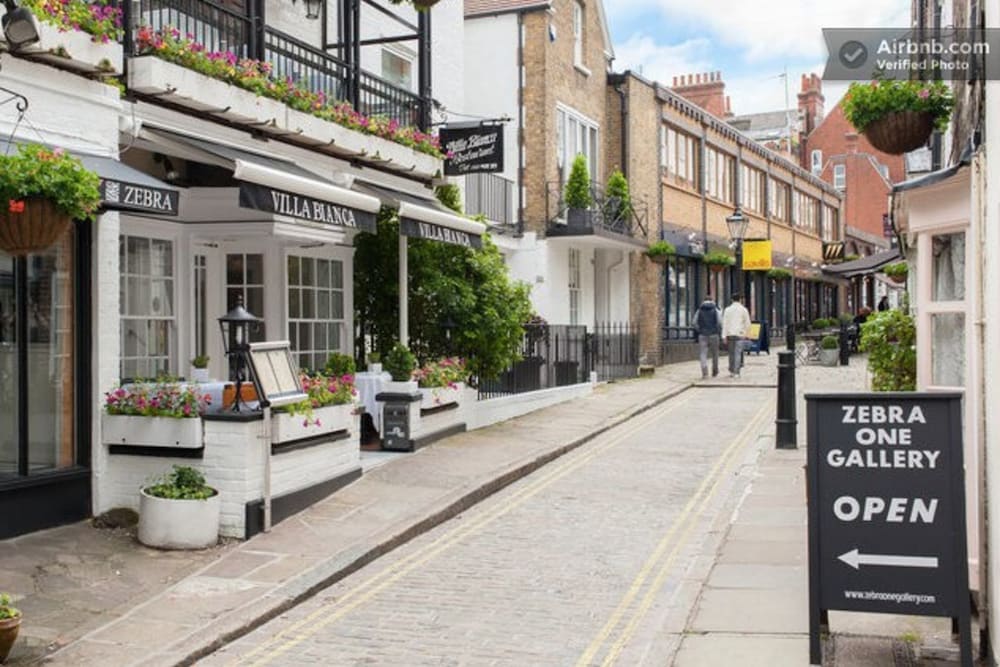 Homely 2 Bedroom Victorian Apartment in Hampstead