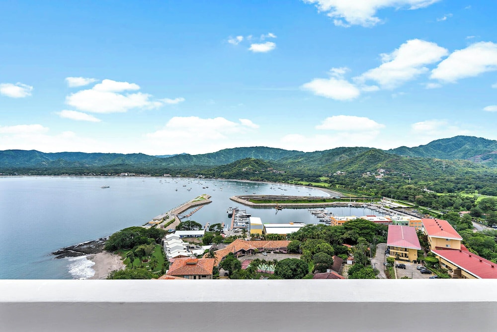 Luxury Condo with Panoramic Ocean Views, Sparkling Infinity Pool, and Modern Open-Concept Design