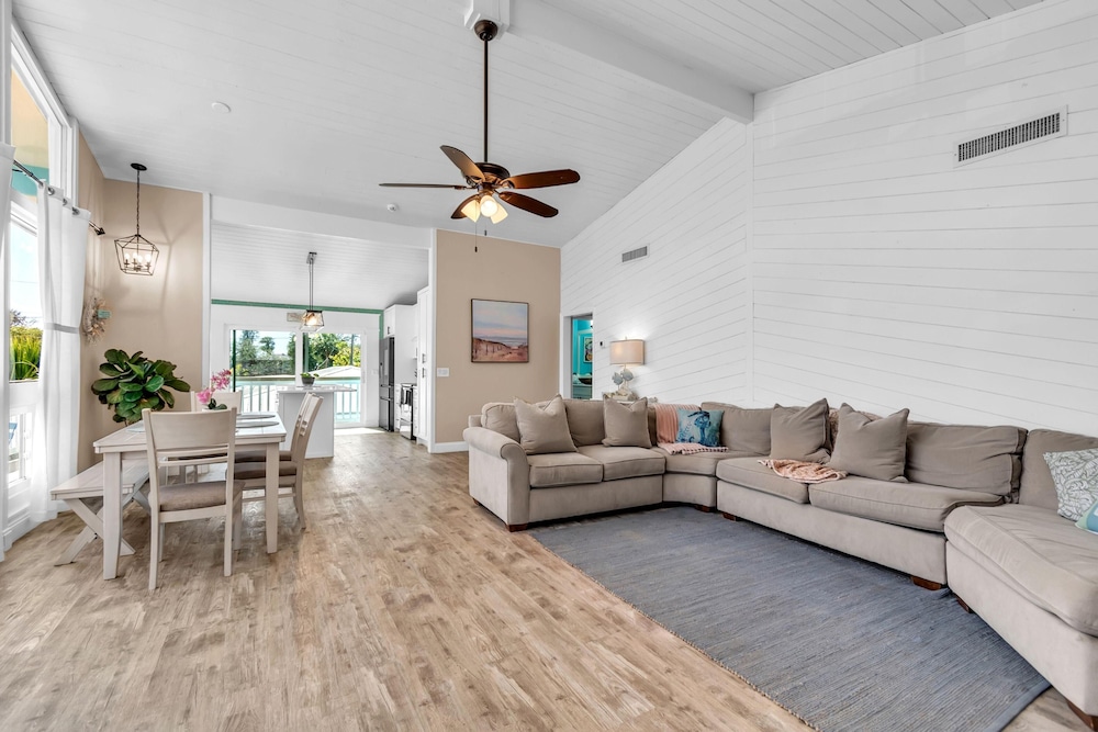 Bates Avenue House