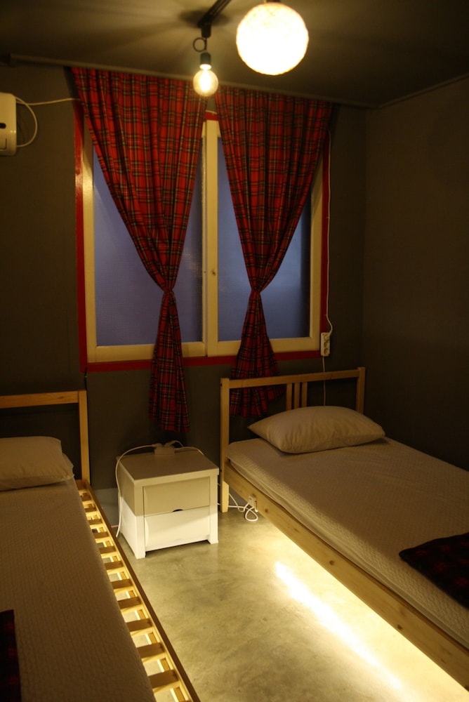 Mr.Comma Guesthouse - Hostel
