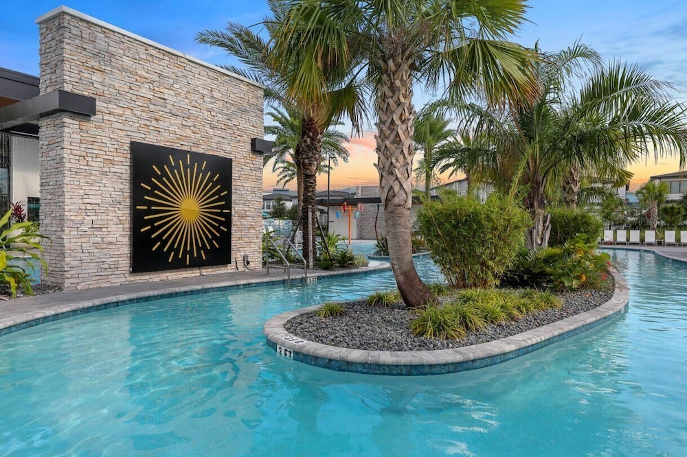 Paradiso Grande 5BR Home w Pool, Mario Game Room