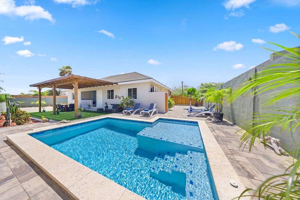 Renovated Privatepool Outdoordining Location