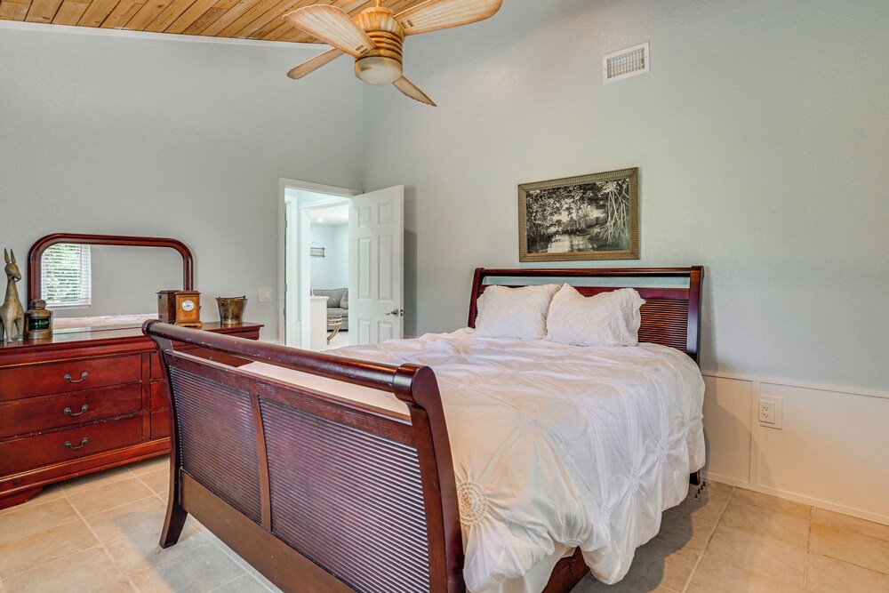 3 Mi to Beaches: Pet-friendly Retreat in Bradenton
