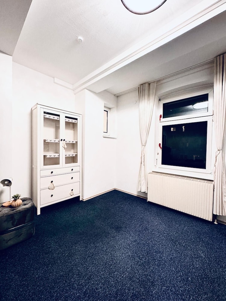 Spacious 7BR Apartment Prime Location