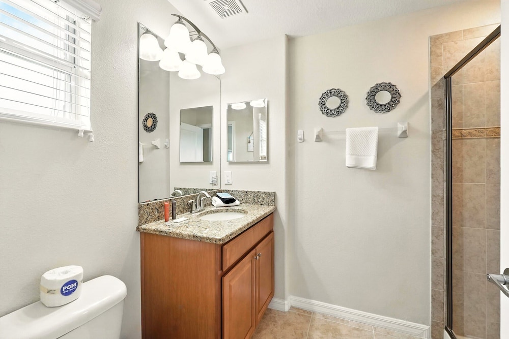 Vibrant 5BR Family Retreat in Storey Lake!