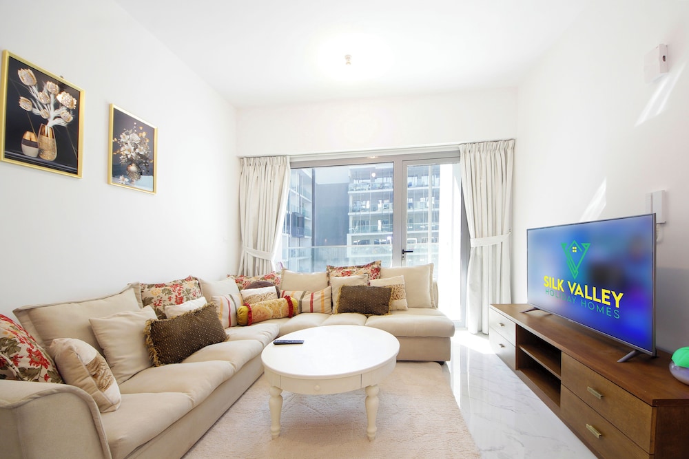 Silk Valley-Gorgeous 1B near Masdar Park