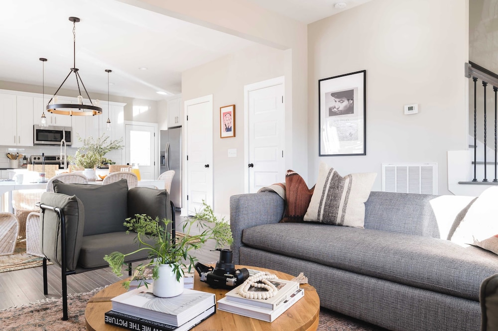 8 Nashville Homes w/ 21 Bedrooms, 21 Baths & Space for 74, Just Minutes From Broadways Nightlife, Dining, and Music Scene Cherokee by Avantstay
