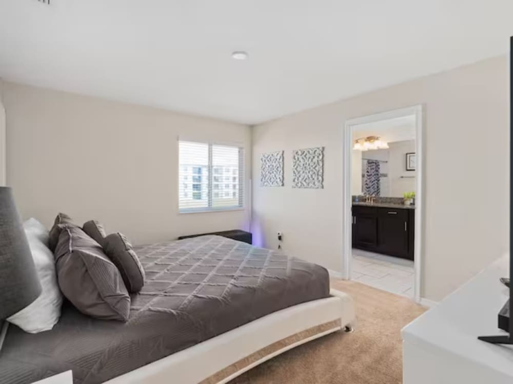 Free Amenities Spacious Home King Beds