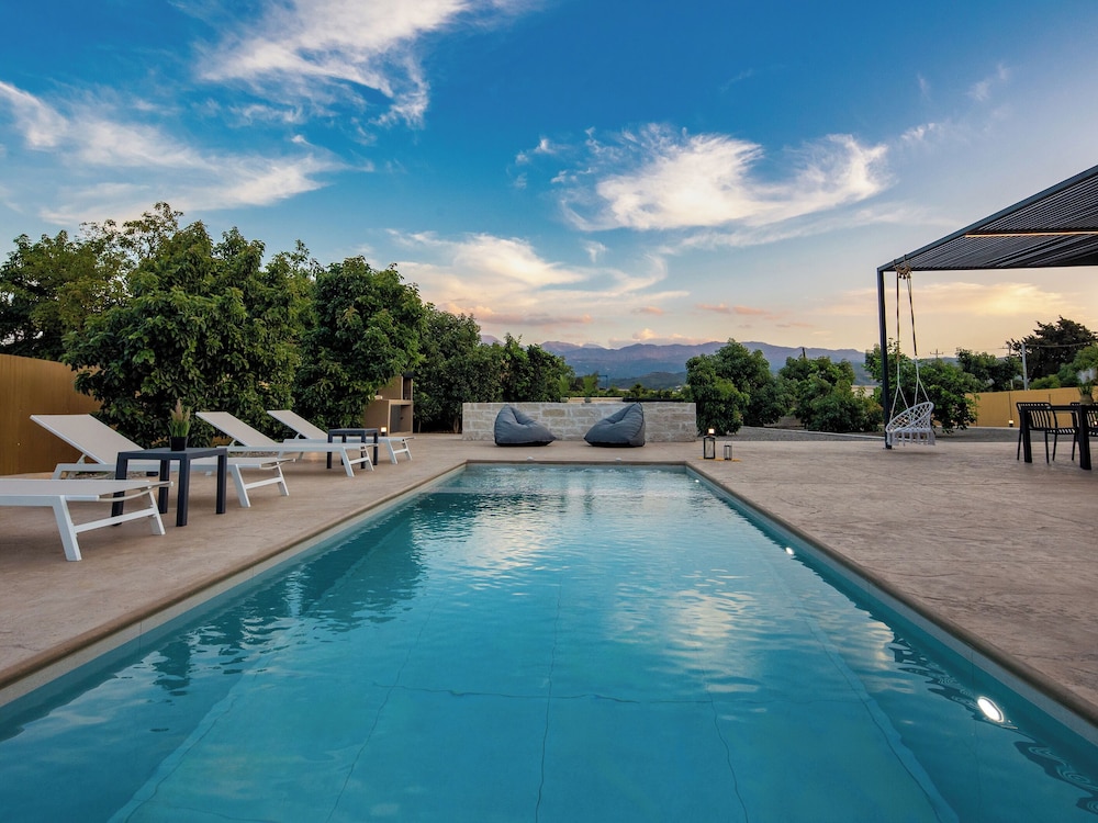 PanStel Luxury Villas - pools & jacuzzi