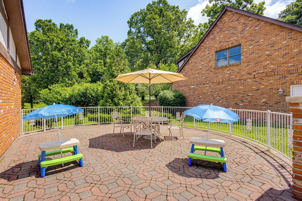 Pool, Lake & Patio: Sweeping De Soto Estate