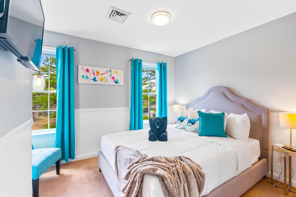 Ultimate Poconos Family Escape! Games, Firepit, Theater Vibes & More
