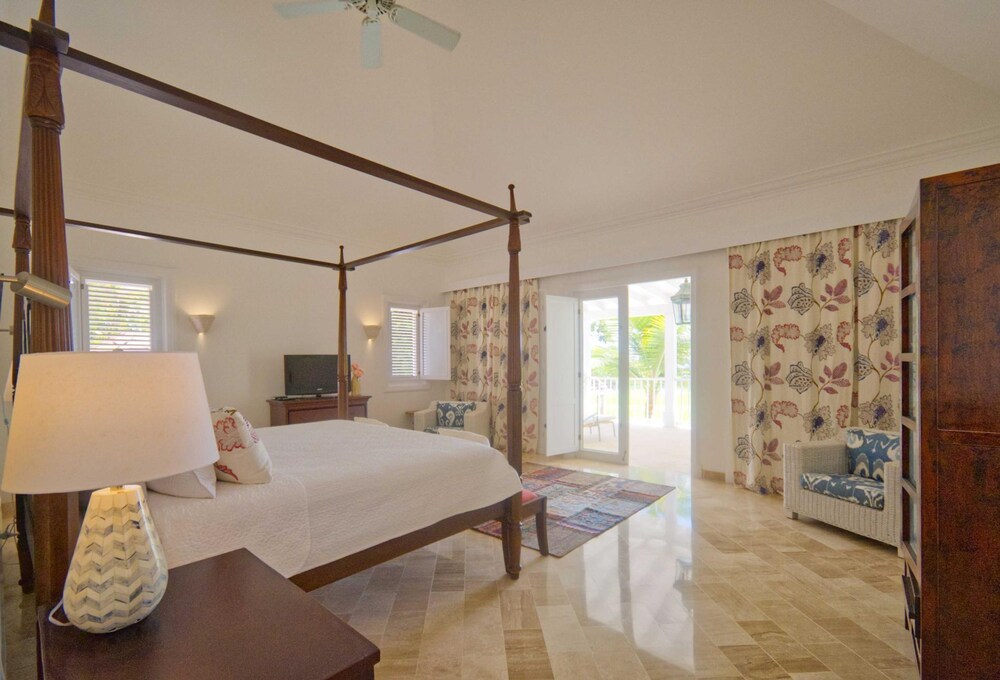 Ocean View Villa Just Minutes From Private Beaches
