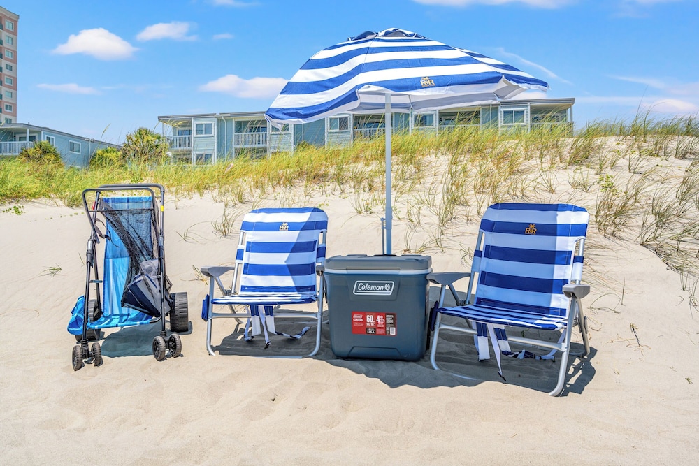 Treehouse Lounge - RR Beach Club