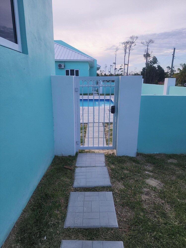 Grand Bahama Island - Freeport Vacations - Ellies Place - Property Image 4