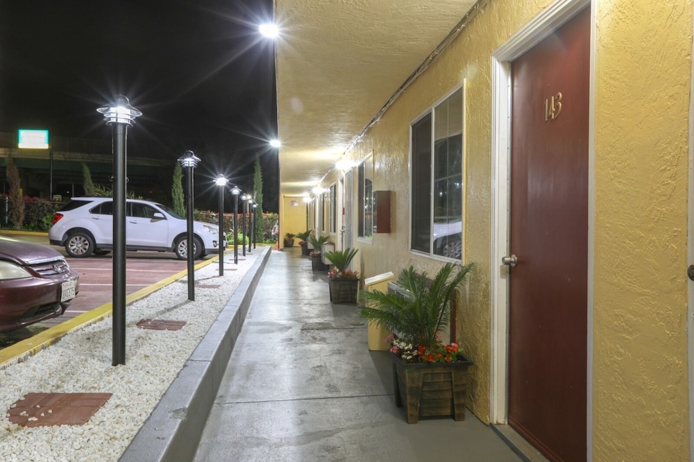 Vallejo Vacations - Motel 7 - Property Image 15