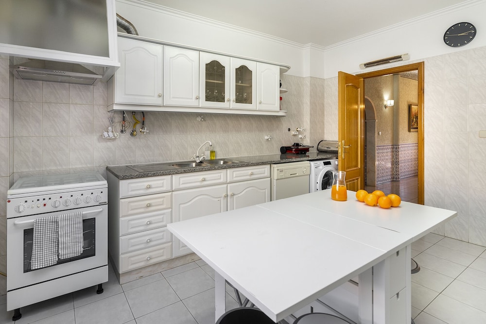 Perfect Family Hideout Residence W/Ac & 4Br + 5Ba