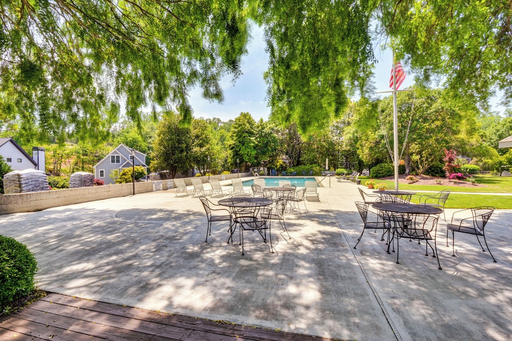 7 Mi to Clemson Stadiums: Lake Keowee Getaway!