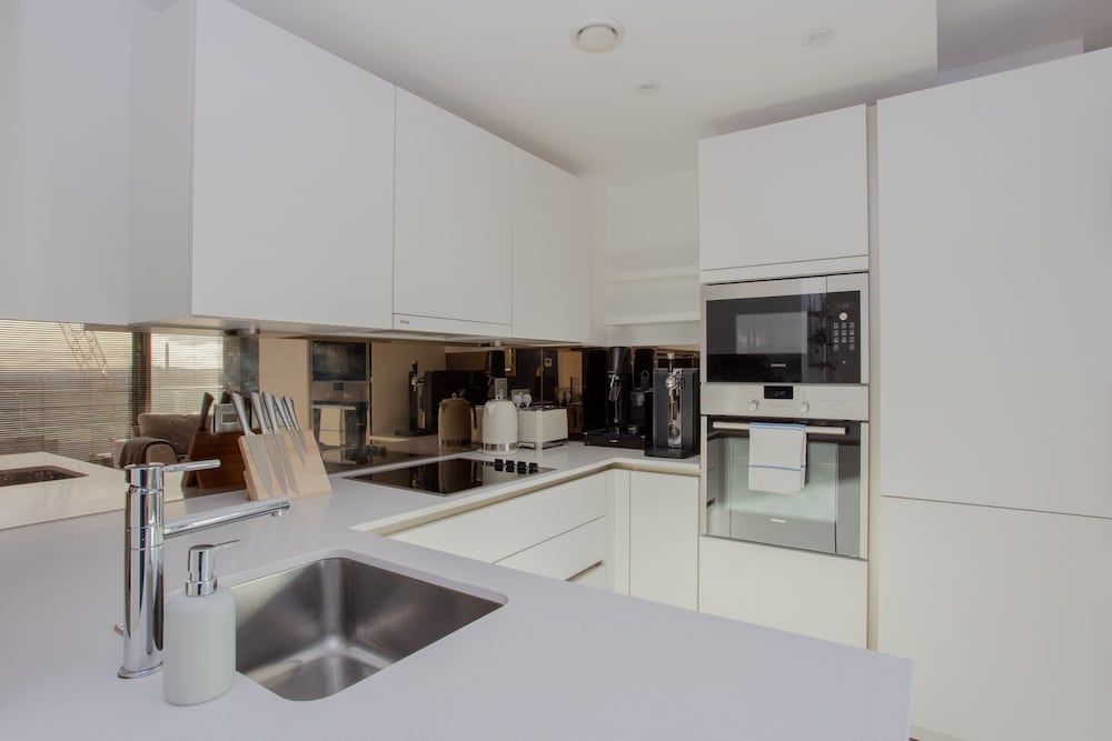 Contemporary 1 Bedroom Apartment in South London