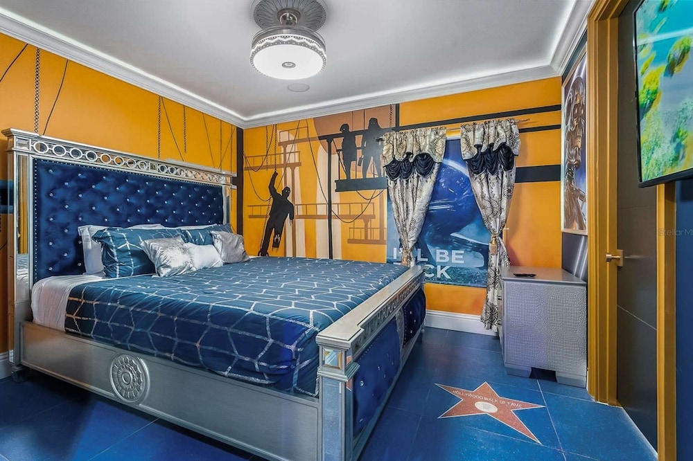 Ultimate Hollywood Themed Mansion for Big Groups