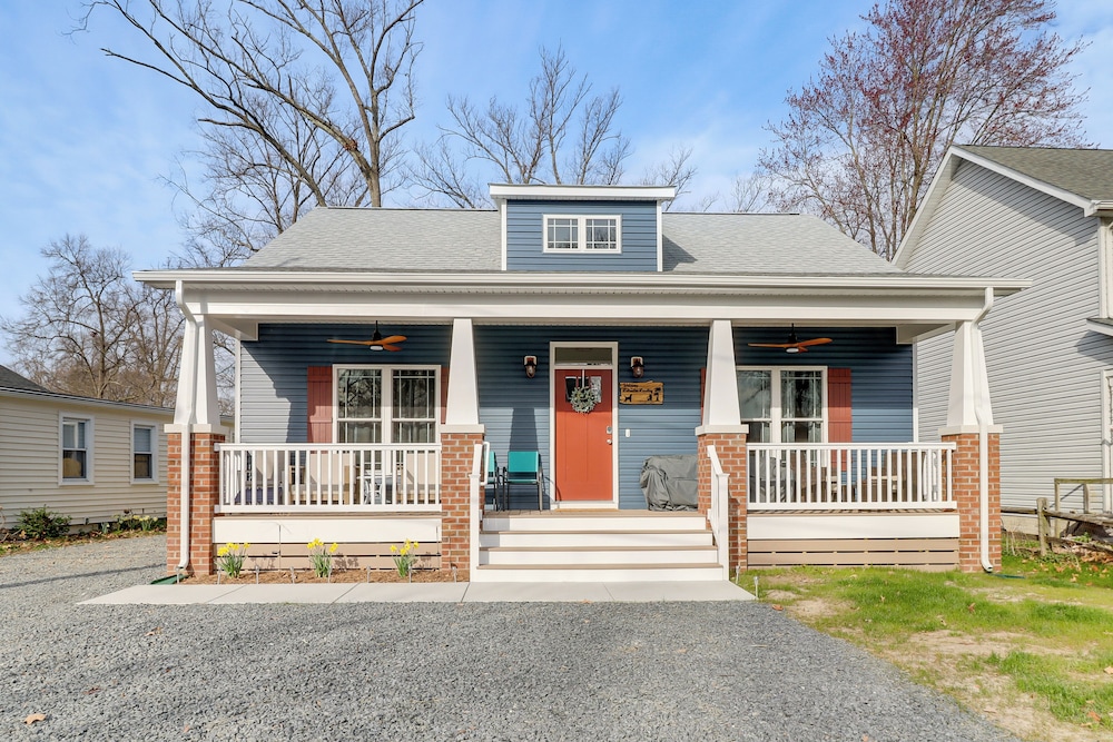 Walk to Bay: Home w/ Fenced Yard in Colonial Beach