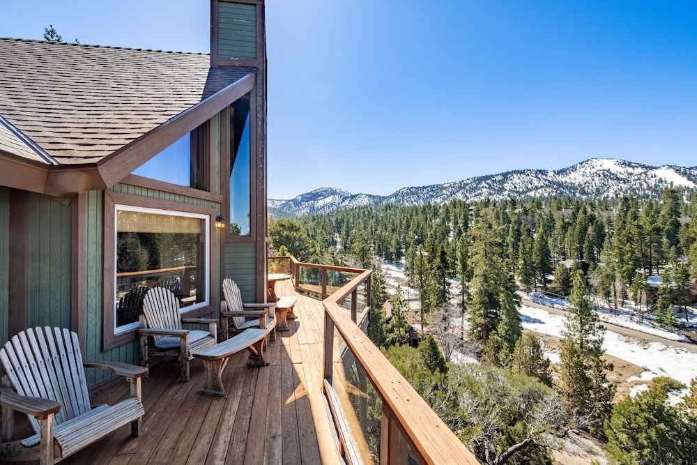 Endless View Lodge by Avantstay Incredible Views Close To Bear Mountain Ski Resort w Hot Tub
