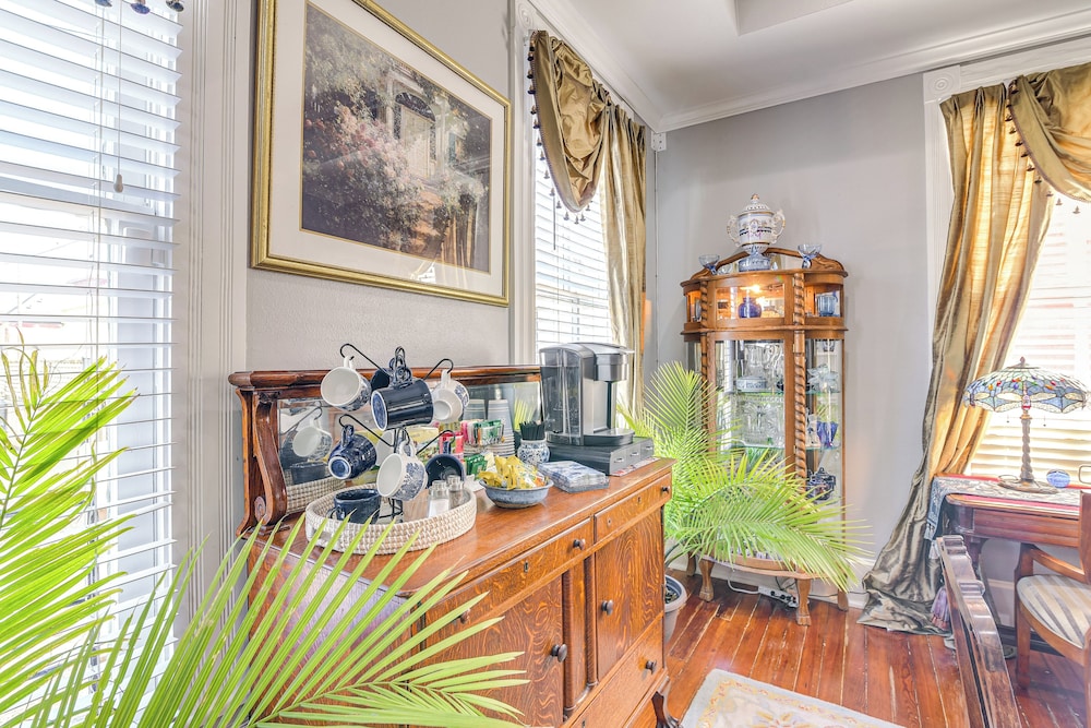 Walk to the Strand: Hideaway Haven Retreat
