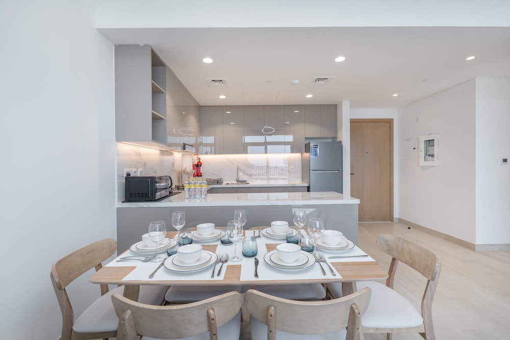 Modern and Peaceful 2 Bedroom in Amber by Azizi