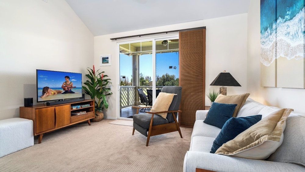 Top-floor Condo w/ Golf and Mountain Views - Pool, Gym, Wifi - Vrkcv