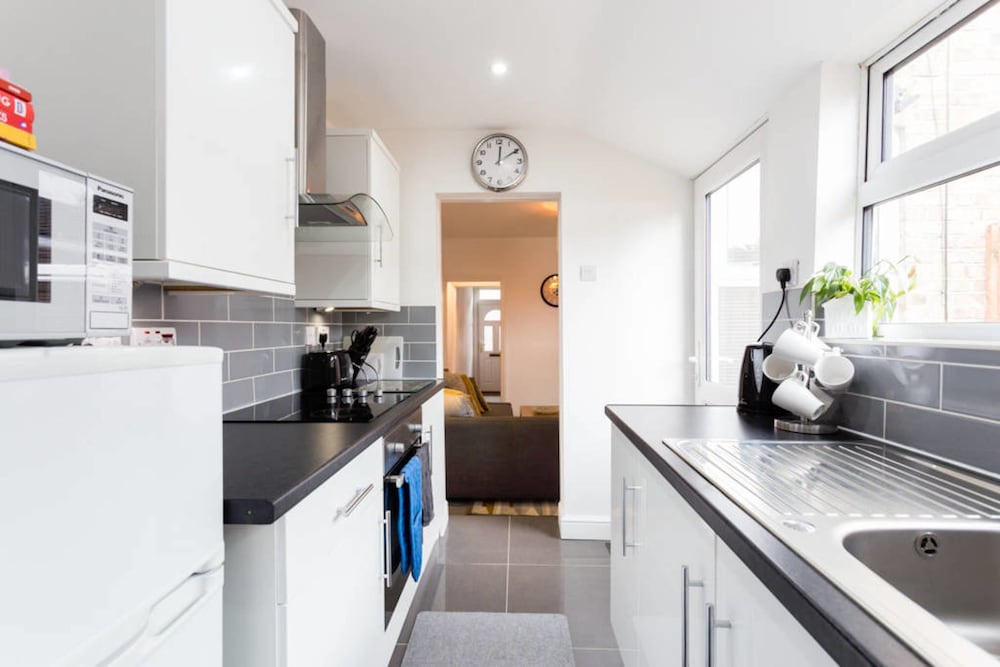 Ashton House, Luton - inhabit short stays