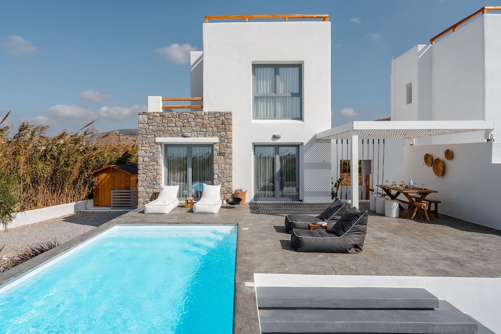 Villa Ama Plaka With 3 Bedrooms and 3 Bathrooms