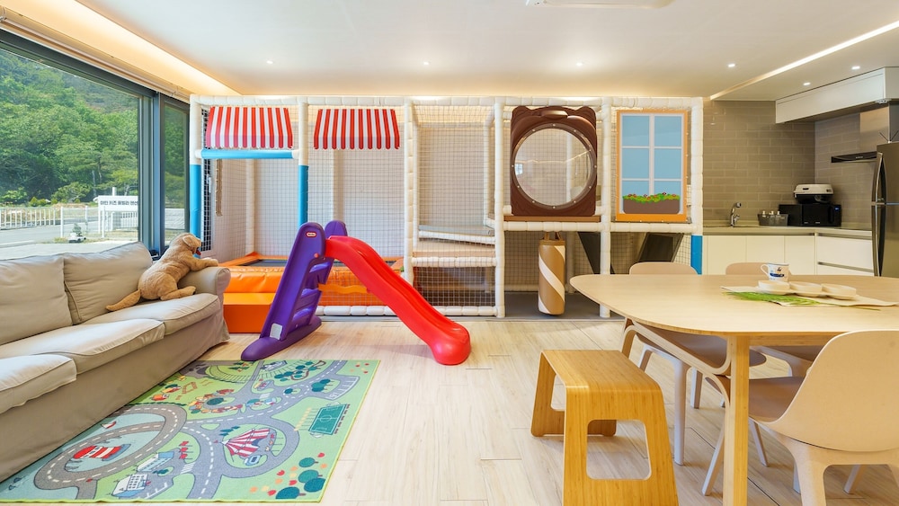 Gyeongju Ain Kids Pool Villa