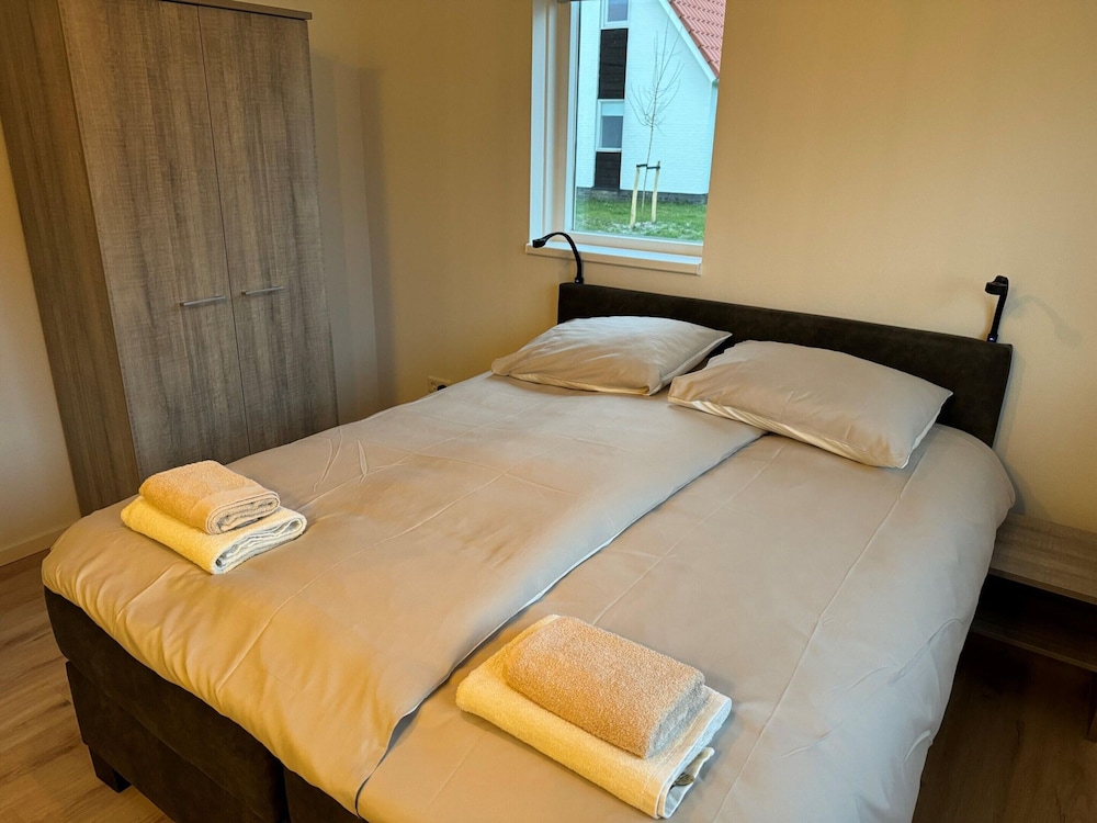 Luxe Stay With Sauna & Garden view 3